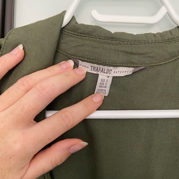 Green flowy vest. Above knee length - Picture 2 of 3